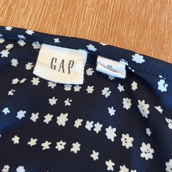 GAP blouse. Size M. EUC. - Picture 3 of 6